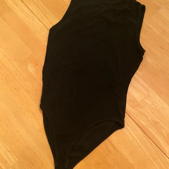 vestique Tops - Vestique Classic Black Top